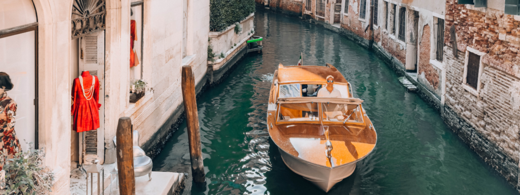 venice_canal (1920 x 720 px)
