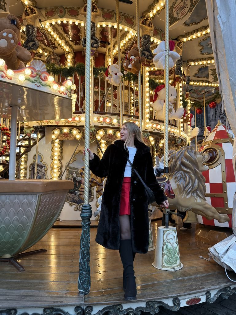 Place du Chatea carousel