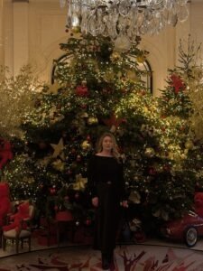 Hôtel Plaza Athénée Christmas Tree Lobby